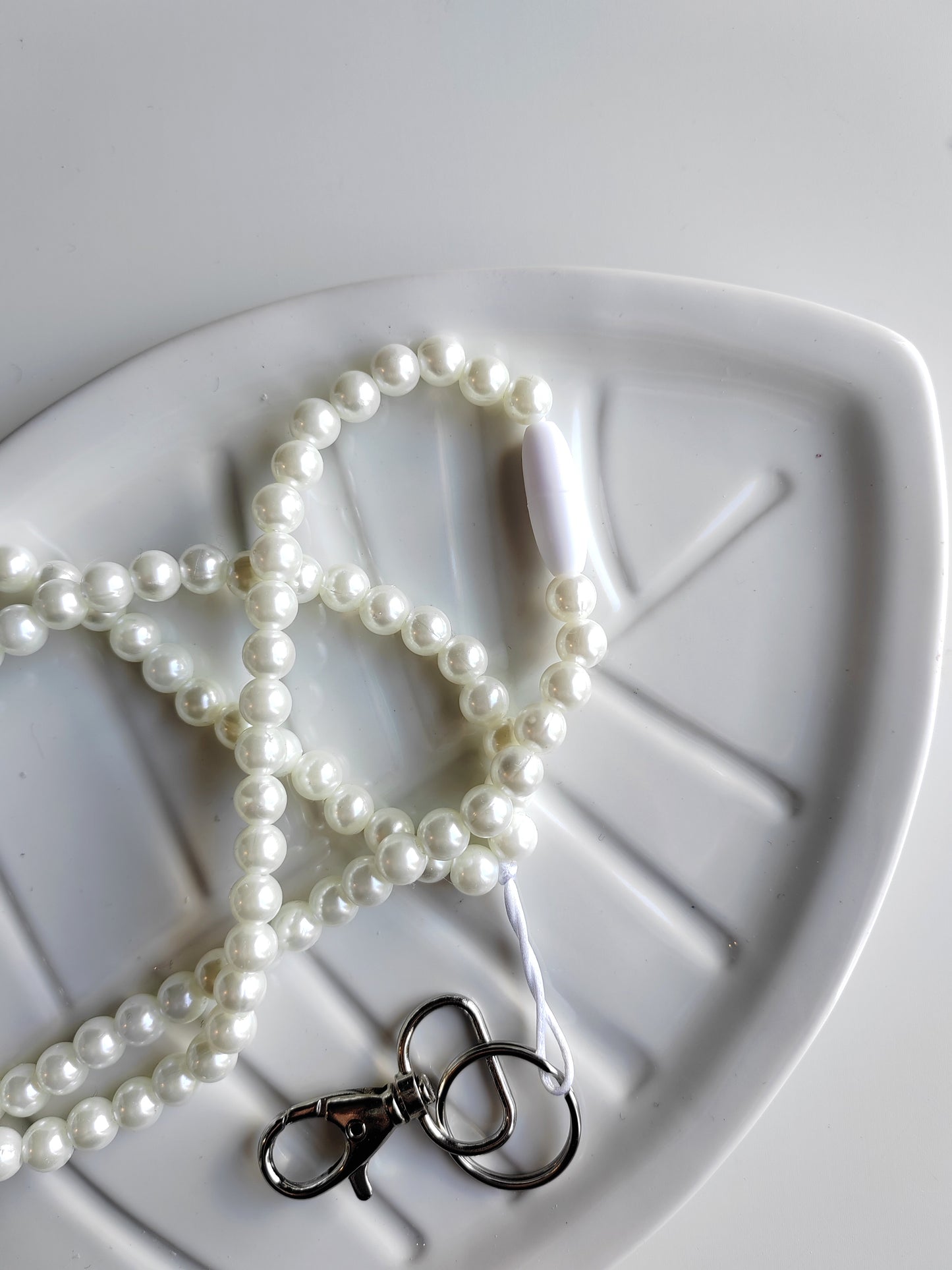 Olan yli avainnauha kokohelminen